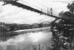 1949 – Ponte Pênsil sobre Rio Benedito